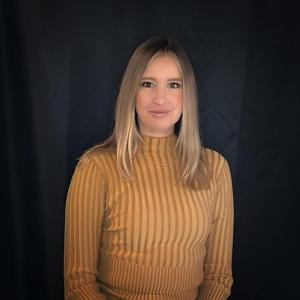 Ariel Gallaher headshot